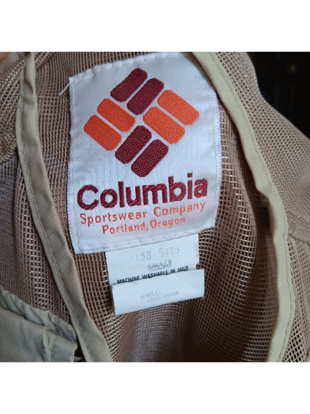 True Vintage Columbia Fly Fishing Vest Men's Small Beige Mesh Nylon USA